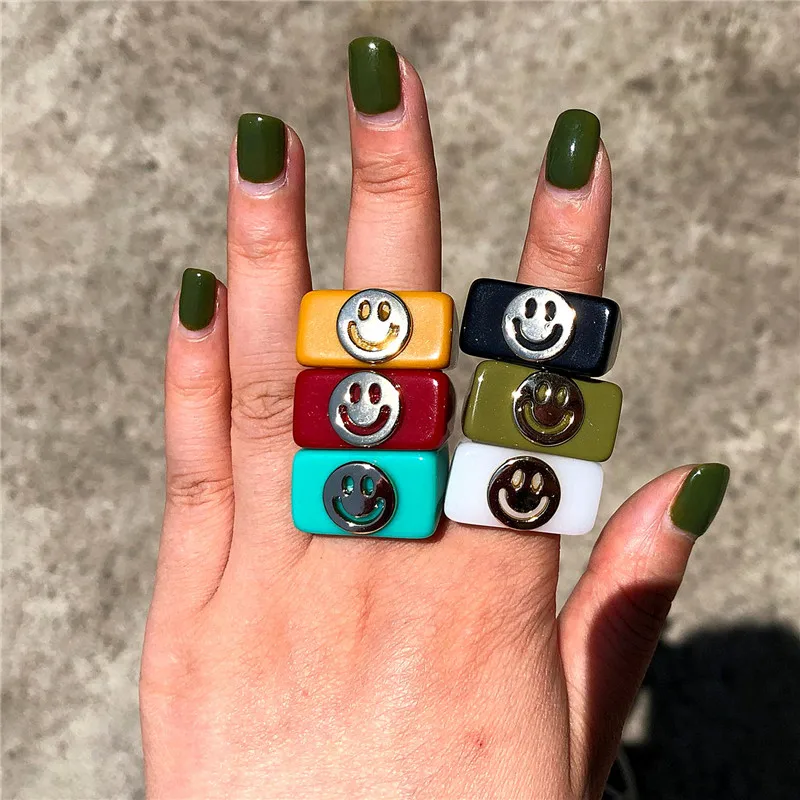 Женское акриловое кольцо с улыбкой разноцветное корейское металлическое