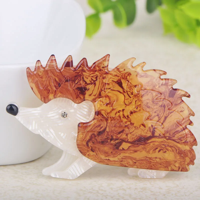 Брошь в форме Ежика коричневого цвета с текстурой животного | Украшения и