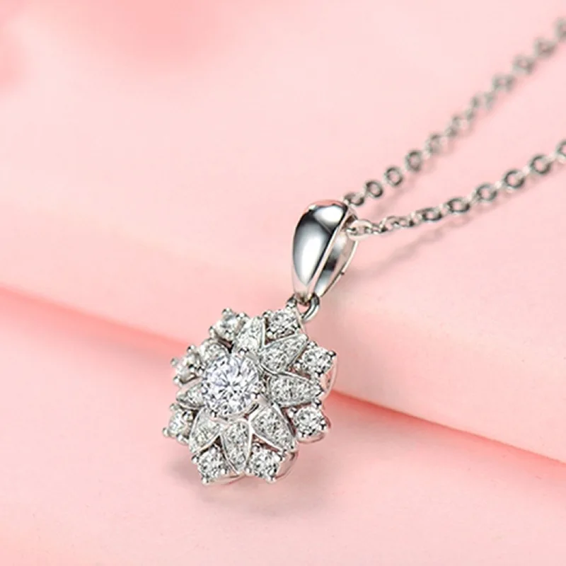 

Luxury Female Crystal Snowflak Pendant Necklace Charm Silver Color Chain Necklace Cute White Zircon Wedding Necklaces For Women