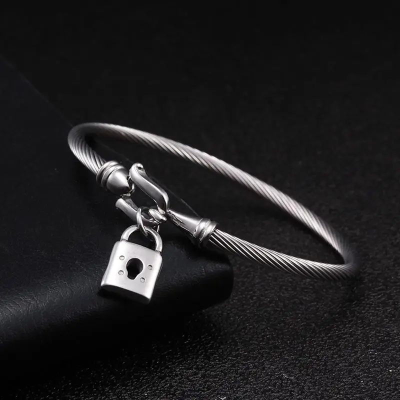

Trendy Stainless Steel Luck Lock Chain Link Pendants Bracelets For Men Women Wedding Hook Fashion Bangles Jewelry Gift