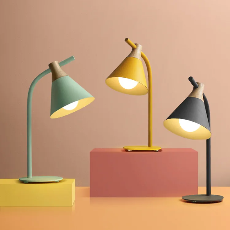 Современная и сдержанная мода настольная лампа из натурального дерева цветные