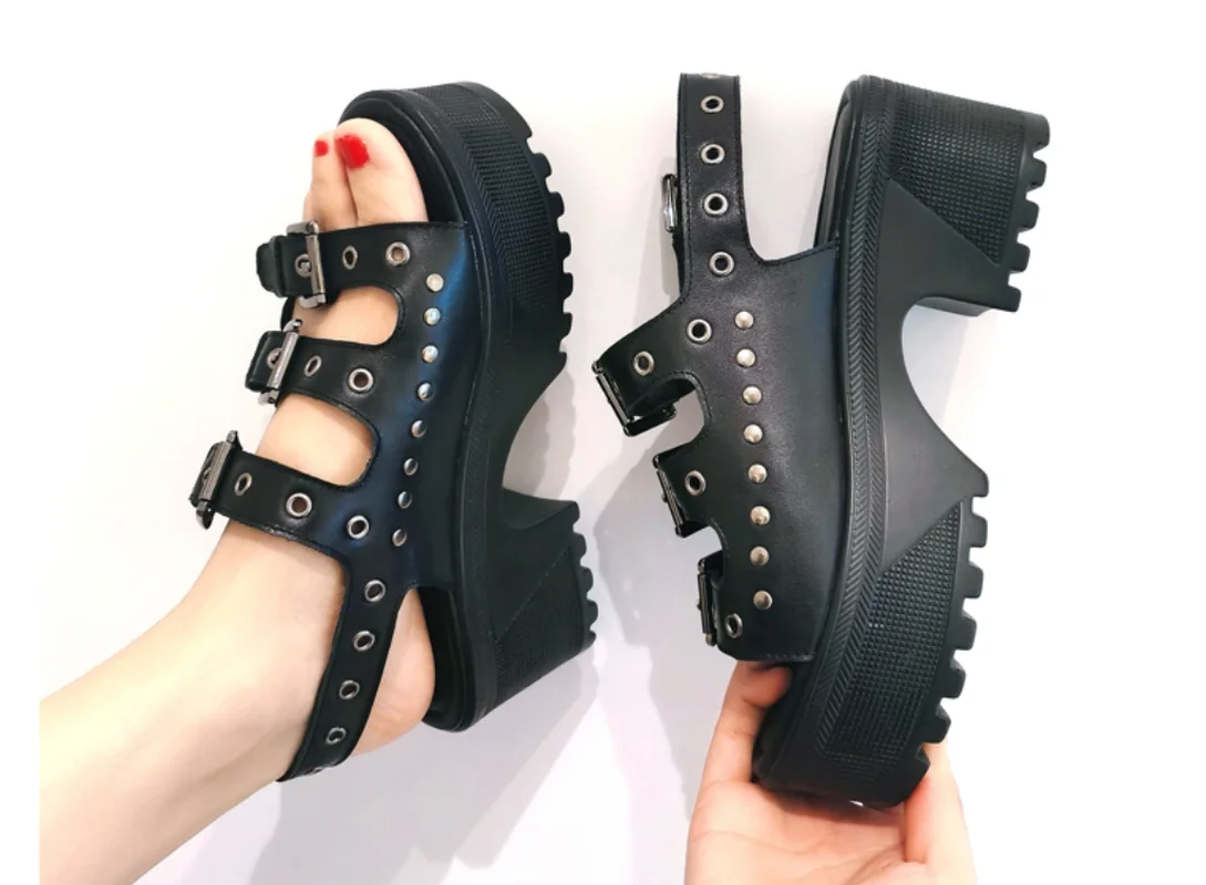 

Женские сандалии в стиле ретро, туфли с круглым носком, на платформе, готический стиль, панк, ремешок, пряжка, заклепки, криперы, японский сти...