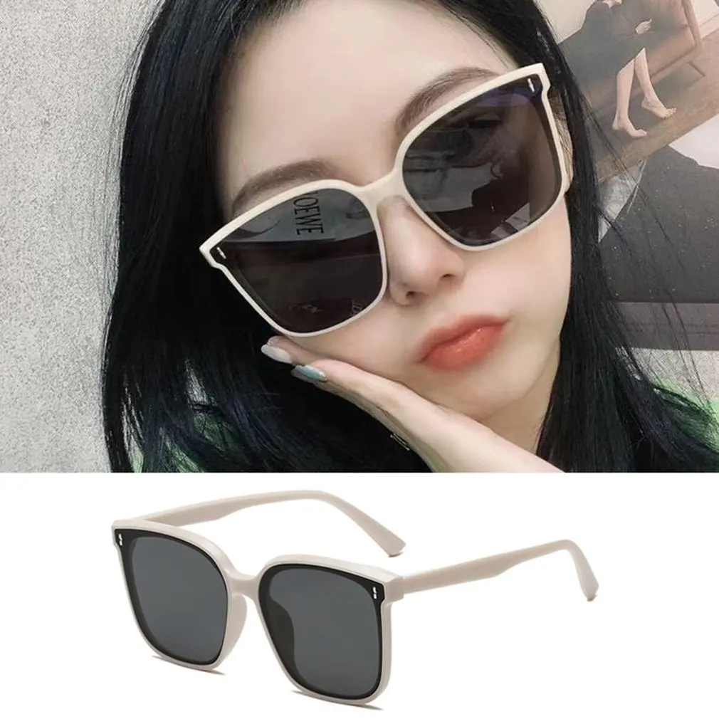 

Comfortable And Exquisite Retro Square Large Frame Sunglasses UV400 With Integrated Nose Pad And Metal Hinge