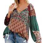 Женский топ с V-образным вырезом и цветочным принтом