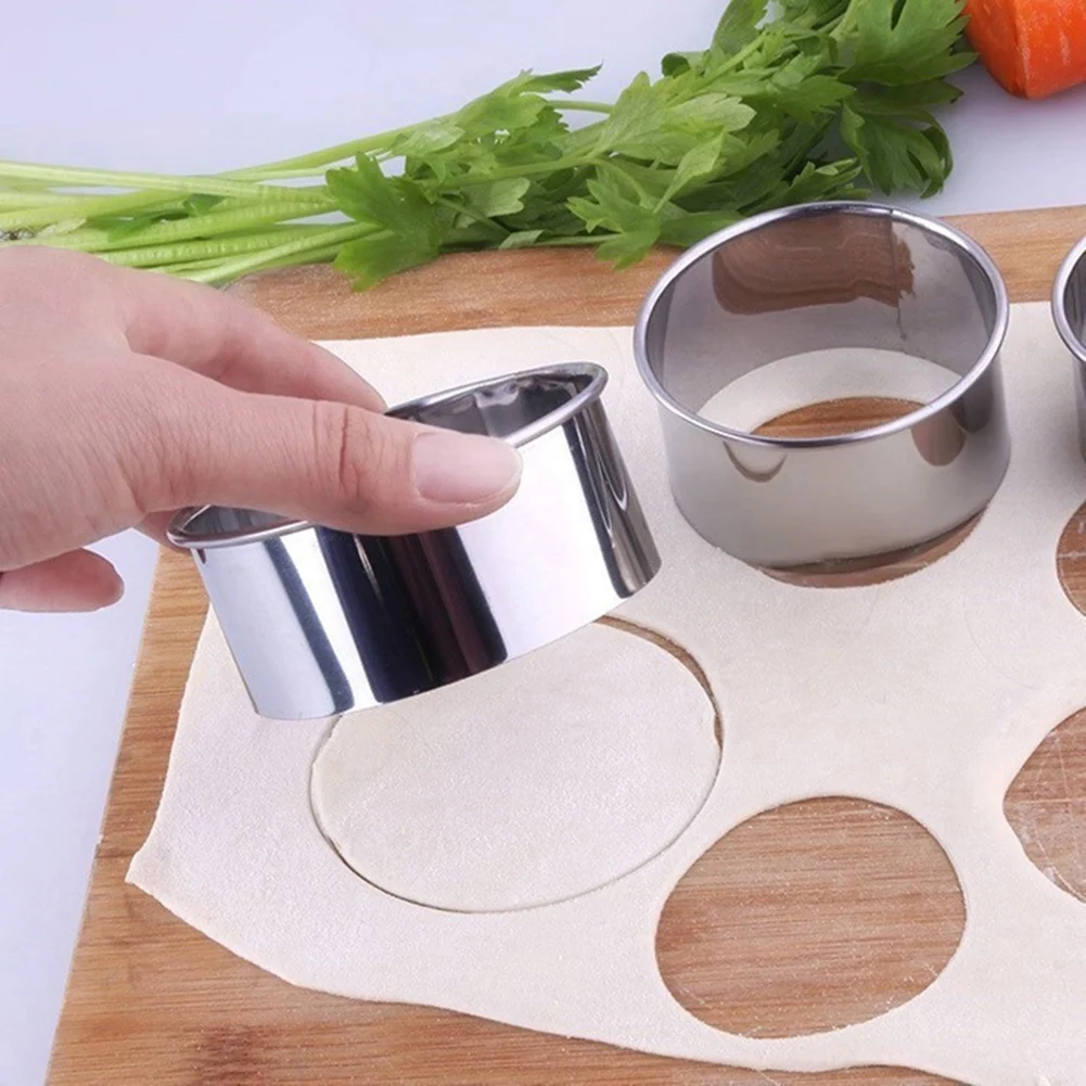 

5Pcs Set Round Biscuit Cutters Stainless Steel Pastry Dough Cutter Set Round Baking Molds