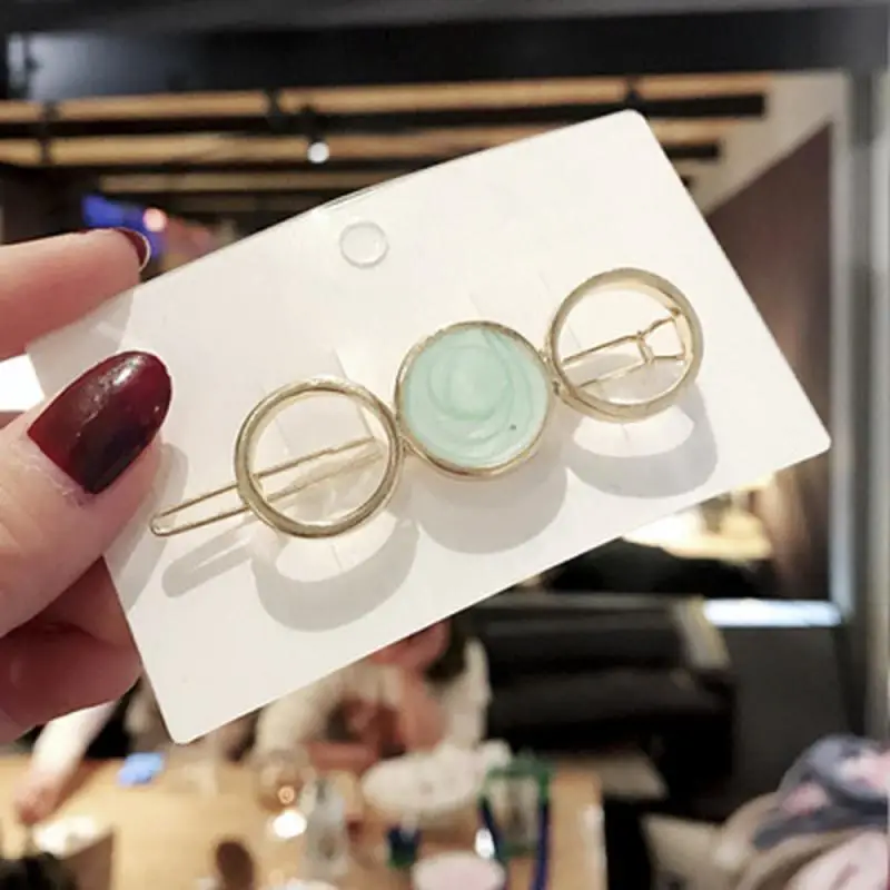 Темпераментная боковая клипса пятиконечная звезда круглая челка сломанная