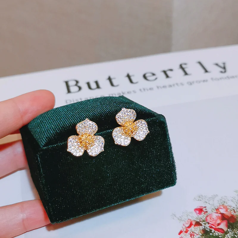 Милые романтические милые прозрачные серьги с цирконием кубической огранки для