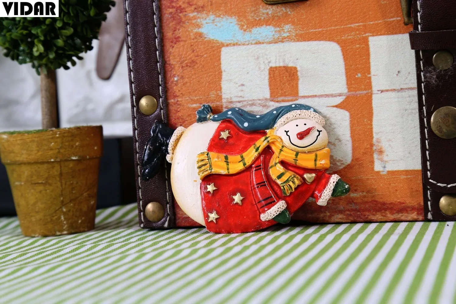 

VIDAR Cute Snowman Retro Fridge Magnet Creative Christmas Ornaments Resin Crafts 4 Kinds of Mixed Hair