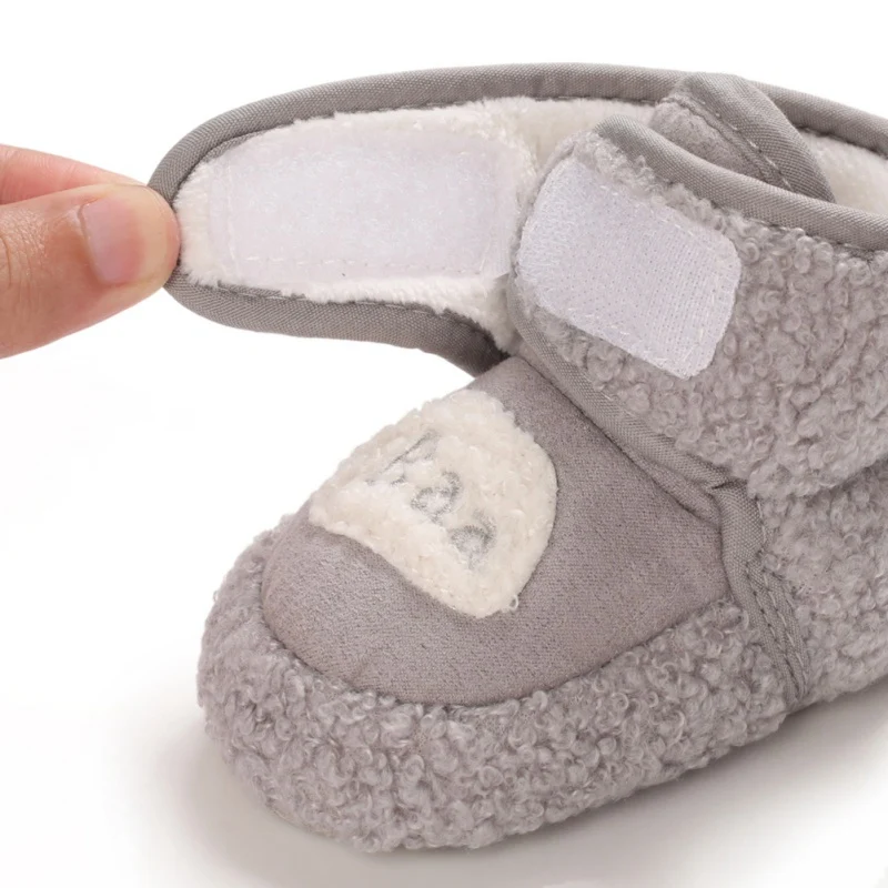 

2020 Fashion Baby Shoes Boots Autumn Winter Love Pattern Decoration Velvet Warm Cute Toddler Shoes
