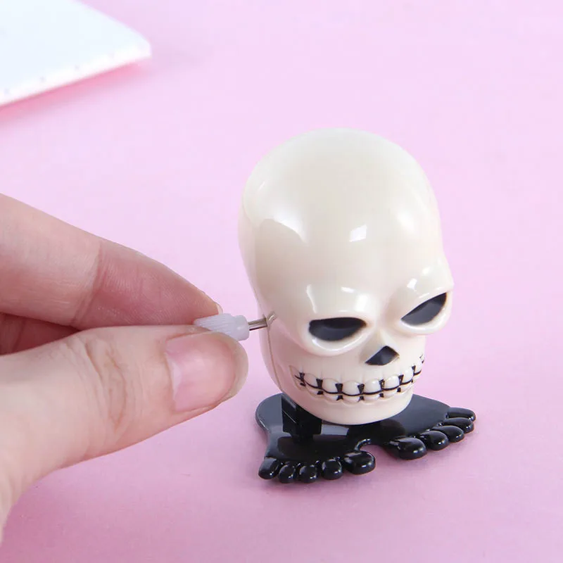 1 шт. новая детская Парикмахерская игрушка череп прыгающий на цепочке заводные