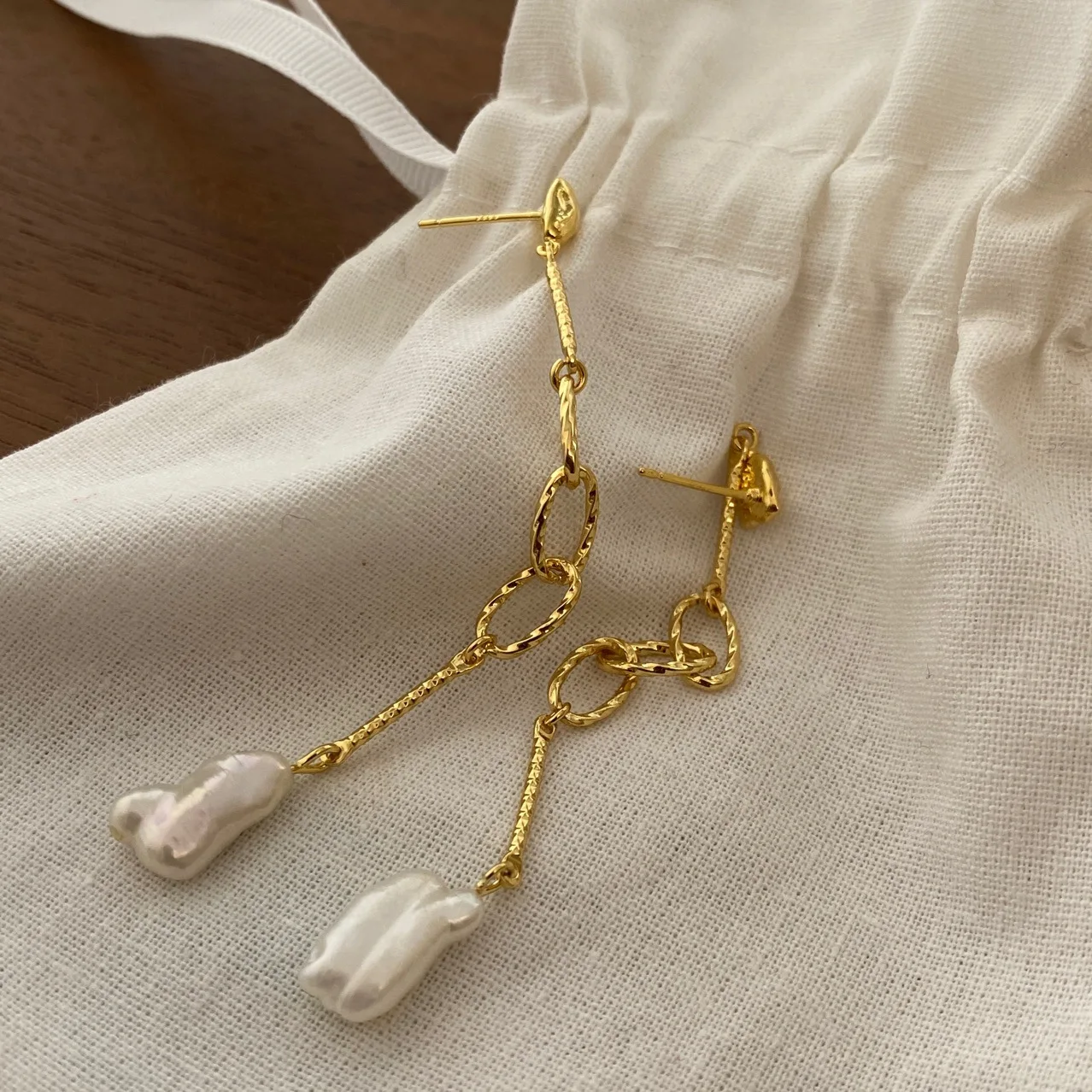 

Женские серьги в стиле ретро