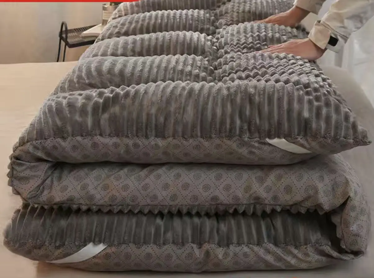 Удобный складной матрас из мягкого материала зимний плотного теплого молочного