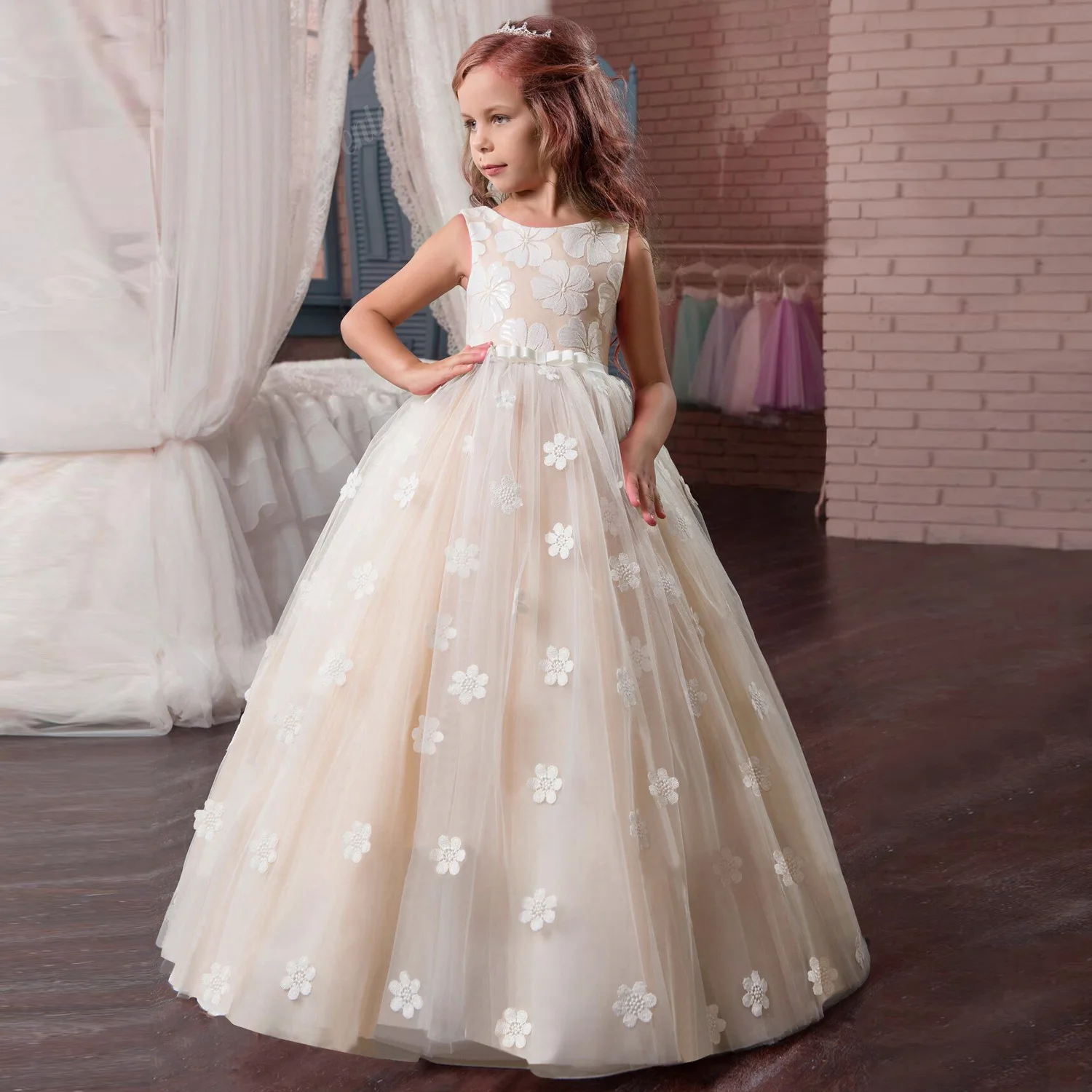 Фото - Champagne Flower Girl Dresses For Weddings Ball Gown Scoop Tulle Appliques Long First Communion Dresses Little Girl champagne ballgown tulle tutu dresses ballgown flower girl dresses for weddings kids first communion dresses