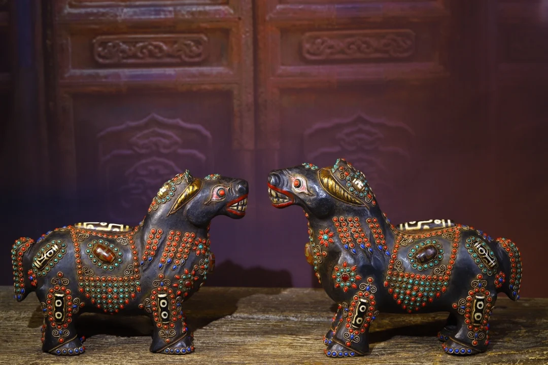 

11"Tibet Temple Old Natural meteorite Filigree mosaic Gem Dzi Bead Horse statue Lucky Horse A pair Success Town House Exorcism