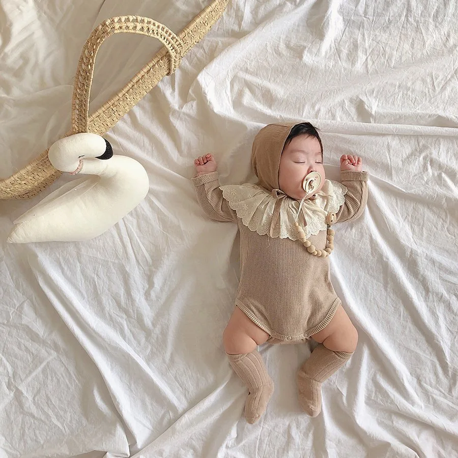 

5136 для новорожденных Комбинезоны унисекс в стиле пэчворк с кружевным воротником «Гладиатор» с ремешками боди с длинным рукавом на возраст ...