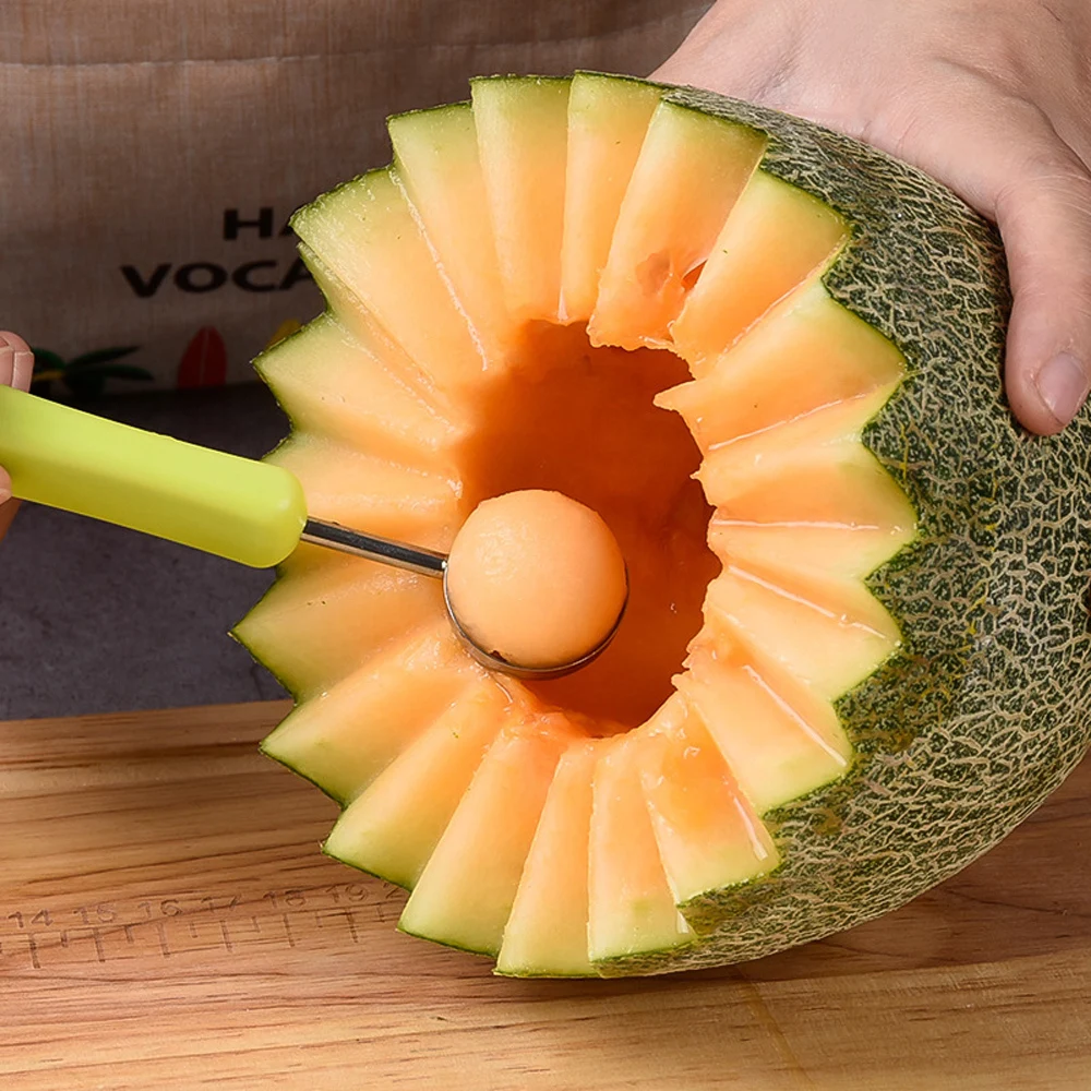 

Kitchen Accessories And Gadgets 3 In 1 Watermelon Slicer Cutter Fruit Platter Carving Knife Melon Spoon For Kitchen Convenience