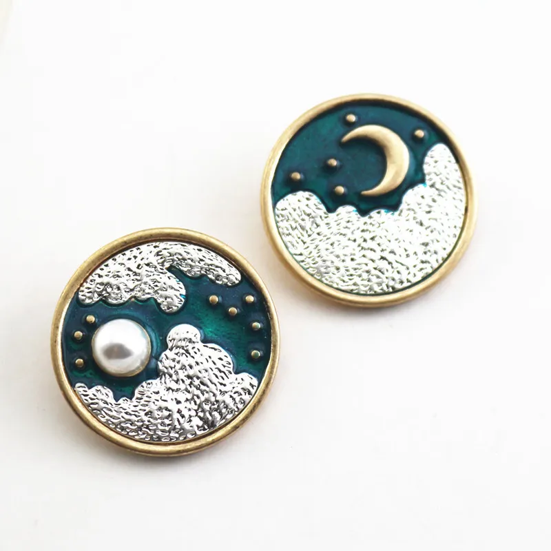 

Vintage Round Dripping Oil Brooches for Women Girls Cloud Moon Pearl Corsage Creative Couple Badge Coat Sweater Accessories