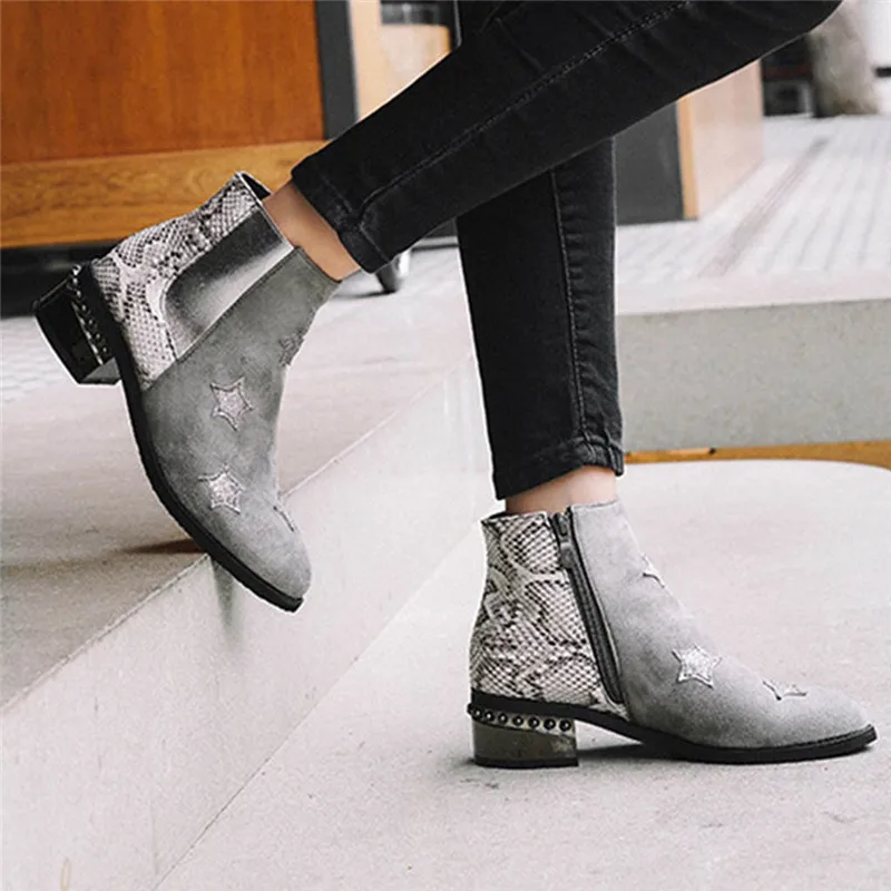 Зимние сапоги новые женские зимние на не сужающемся книзу массивном каблуке с