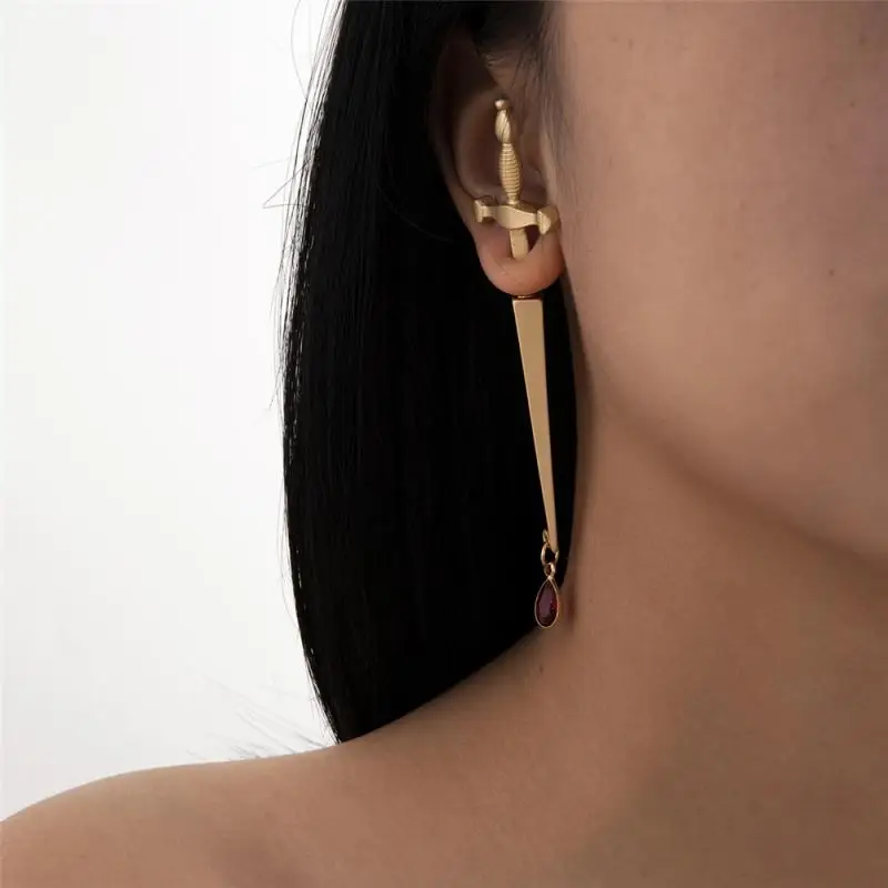 1 шт винтовых крутой меч серьги женские панковские обручи модные ювелирные