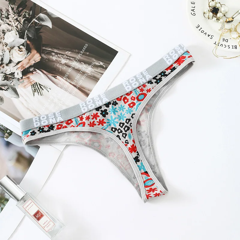 Комплект женских трусиков стрингов с цветочной графикой низкой посадкой размера