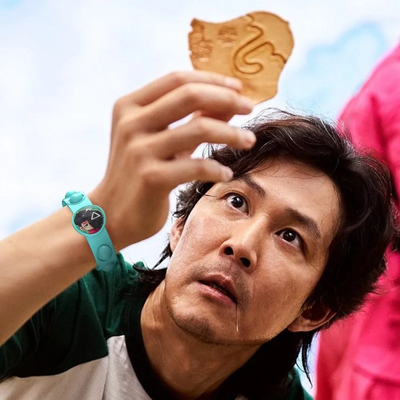 

Новые наручные браслеты из игры кальмар, игрушки-антистресс, браслет с аниме-фигуркой, мультяшный силикагелевый пузырь, наручные часы-игруш...