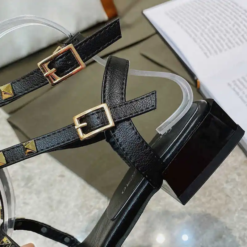 

Rivet sandals New summer 2021 low-heel Straight buckle Rome With skirt Thick heel Women's Shoes
