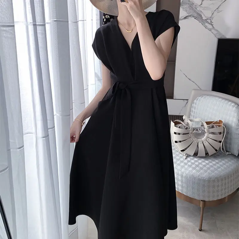 

Korean Evening Party 2021 Summer Chic Elegant Slim Dress Women V-neck Short Sleeve Casual Midi Dress Office Lady One Piece Dress