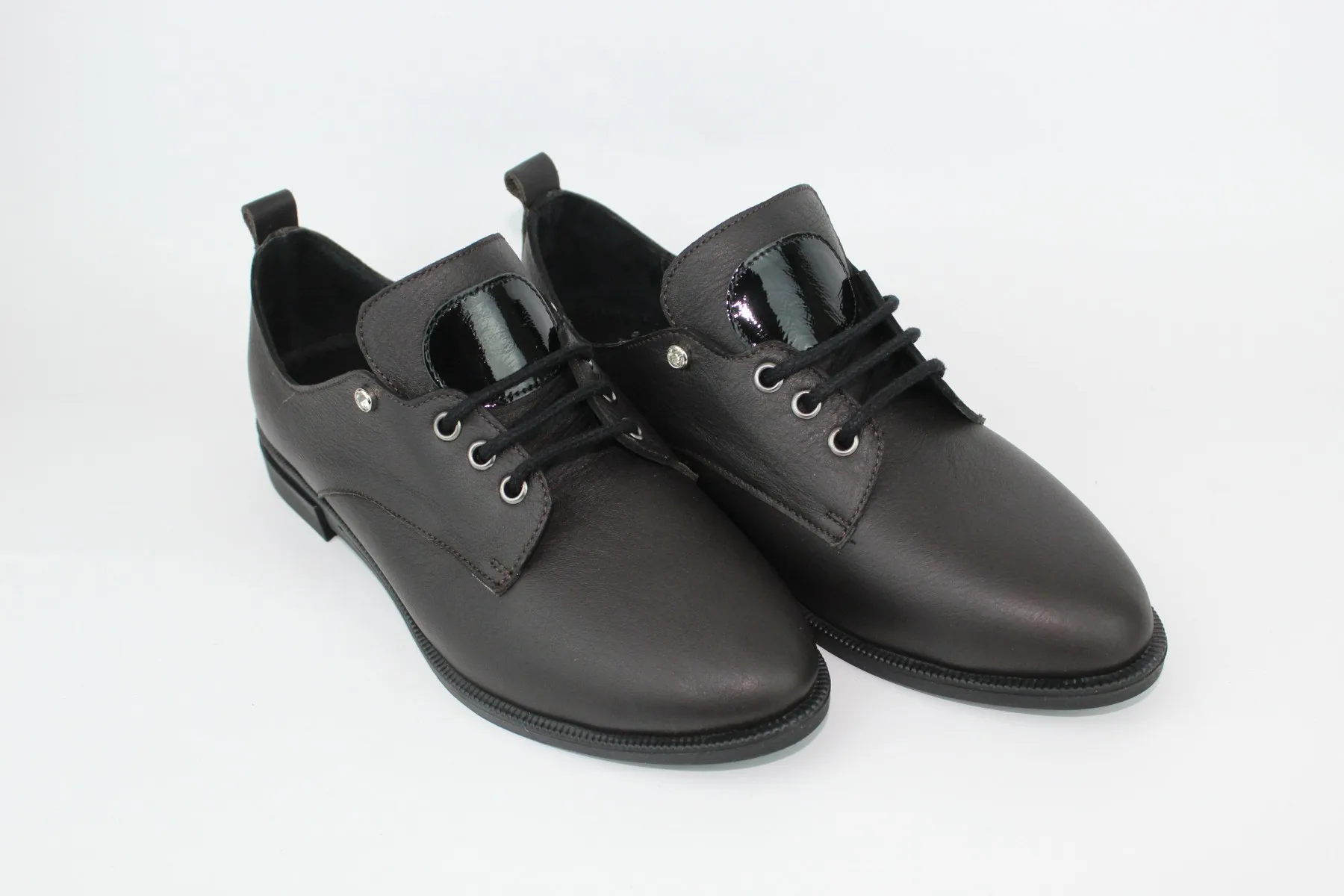 

Классическая обувь с жемчугом