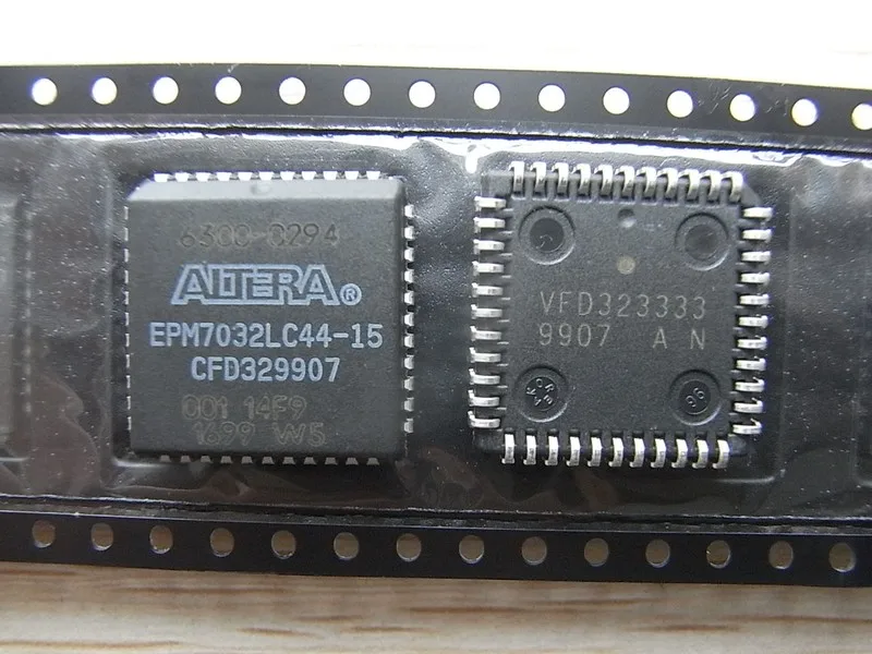

1PCS EPM7032LC44-15 IC CPLD 32MC 15NS 44PLCC original genuine