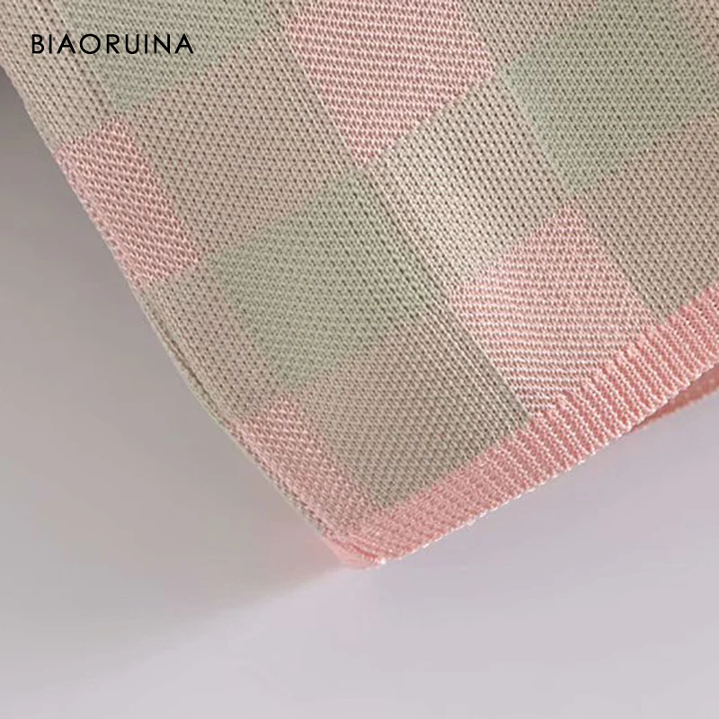 

BIAORUINA Women's Single Breasted Plaid Short Sweet Knitted Cardigan Round Neck Female 2021 Spring Casual Comfortable Sweater