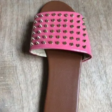 

2021 Women Rivet Slippers Ladies Flat Casual Slides Open Toe Outside Metal Decoration Soft Beach Shoes Summer Female Footwear