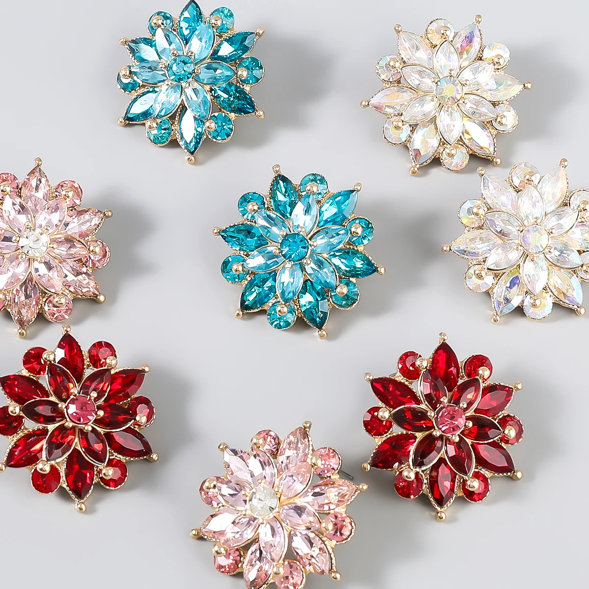 

2021 Autumn Simple Metal Rhinestone Flower Earrings Casual Party Popular Stud Earrings Women's Elegant Shiny Jewelry