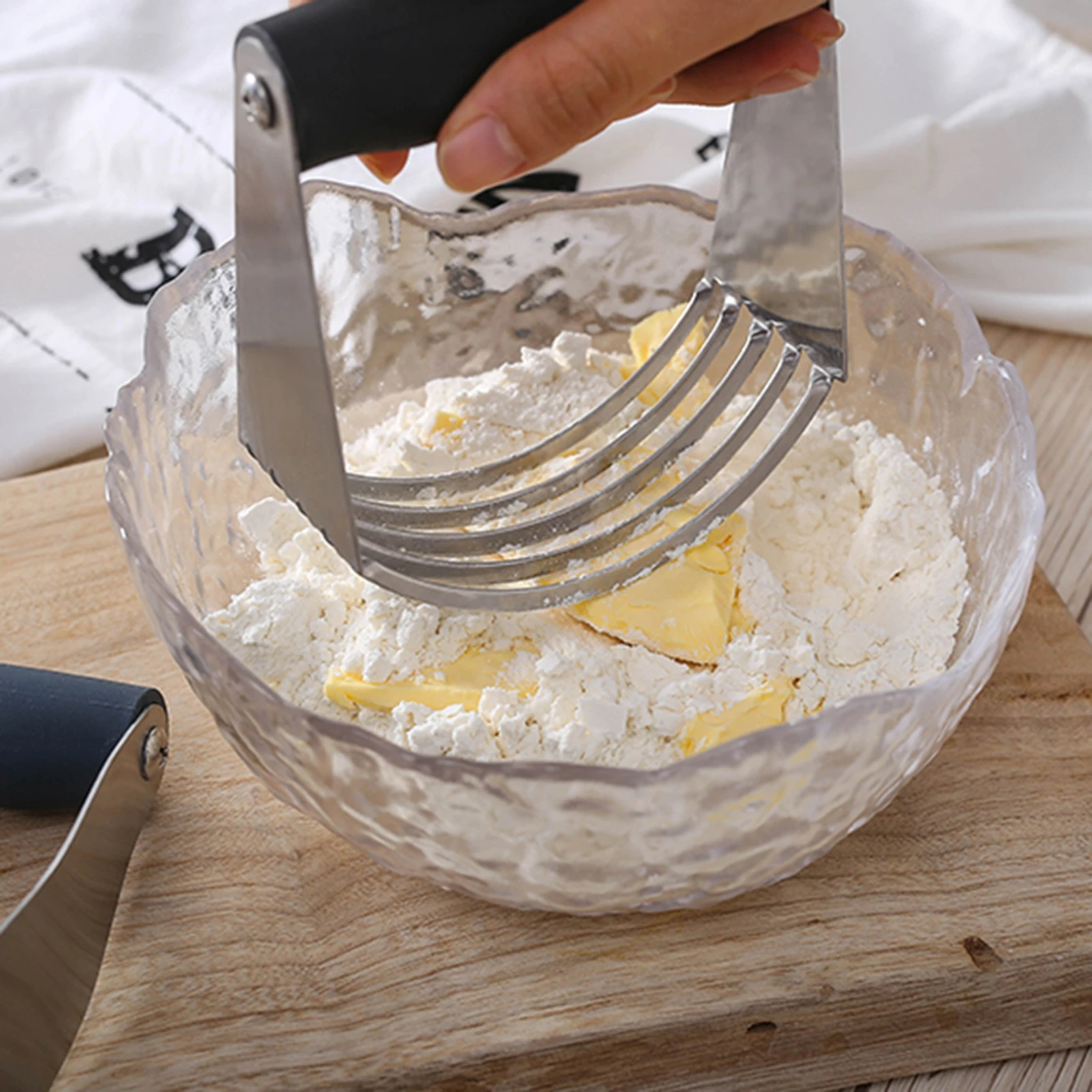 

2Pcs Soft Handle 430 Stainless Steel Flour Mixer Noodle Cutter With Scale Baking Tool Set Utensils Butter Powder