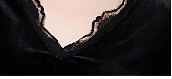 Женская бархатная футболка черная Повседневная велюровая с v-образным вырезом и