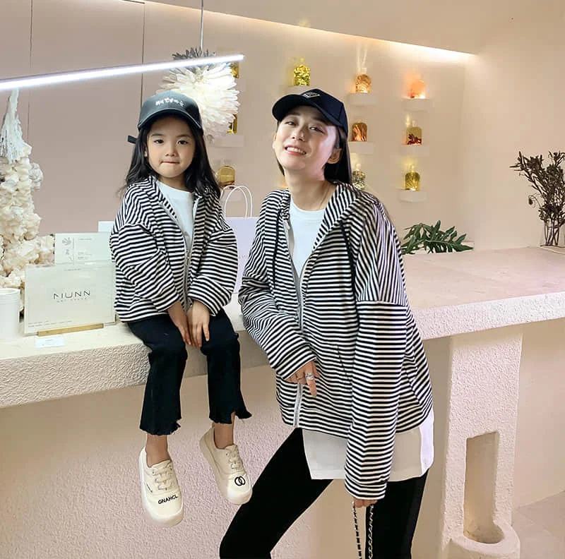 

Свитер детский осенний в полоску