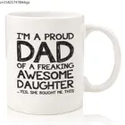 Гордый Отец Офигенно дочки забавные кружки-лучший Fathers Day кляп подарки для отца, матери, дочери и сына из Daughter-11OZ
