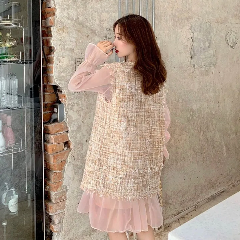 Жилет женский однобортный без рукавов с кисточками V-образным вырезом | Женская