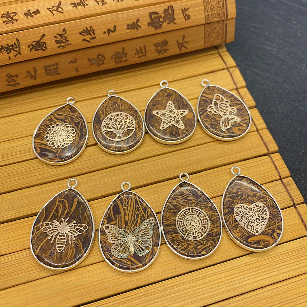 

Natural Stone Pendant Gold Silk Jade Brown Drop Shape with Pattern Metal Edging Butterfly Heart Pattern Making Trendy Necklace