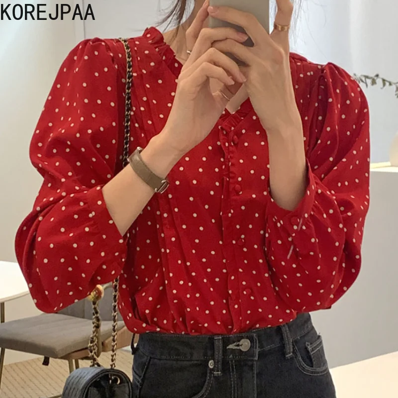 

Корейская женская рубашка 2021 корейская мода V-образный вырез деревянные уши маленькие пуговицы вниз Плиссированные Свободные Блузки Топ с ...