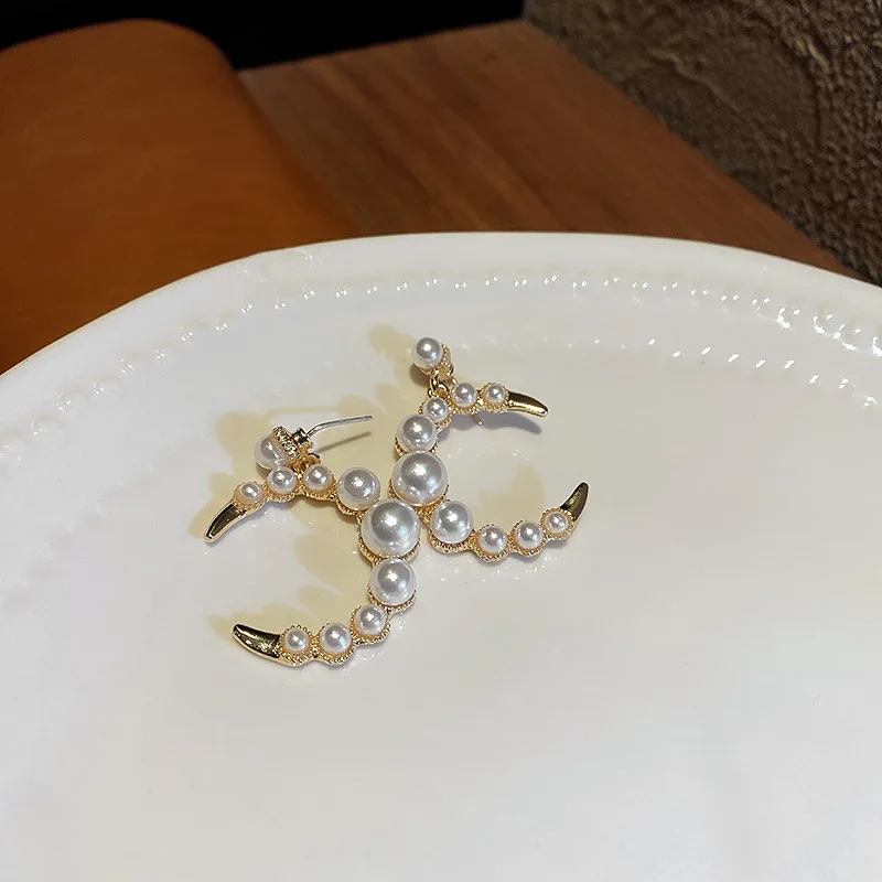 

2021 New Arrival Metal Classic Moon Women Dangle Earrings Fashion C-shaped Pearl Earrings Retro Elegant Trendy Simple Jewelry