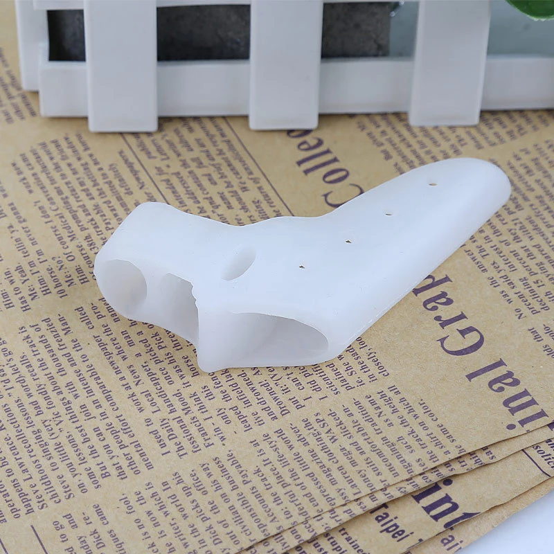 

2pcs/set Silicone Gel Toe Corrector Foot Fingers Three Hole Toe Separator Thumb Valgus Protector Bunion Adjuster Valgus Guard