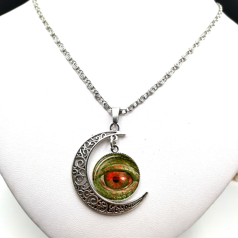 

2020 Creative Retro Dragon Eye Cabochon Glass Moon Pendant Clavicle Chain Necklace Birthday Gift