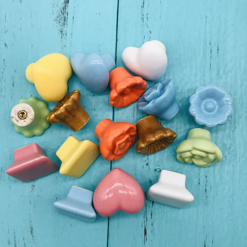 Цветные керамические ручки для дверных ящиков с сердечками в европейском стиле