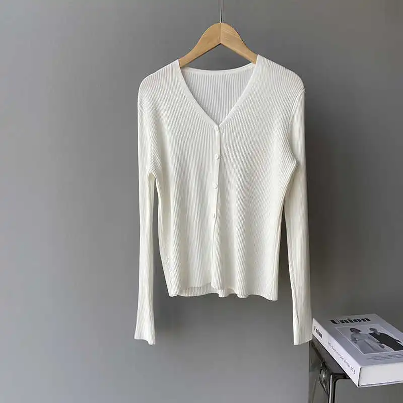 

COZOK Knitted Cardigan Women's Thin Spring and Summer Long Sleeve Versatile Korean Sunscreen Jacket Short Top Yl807