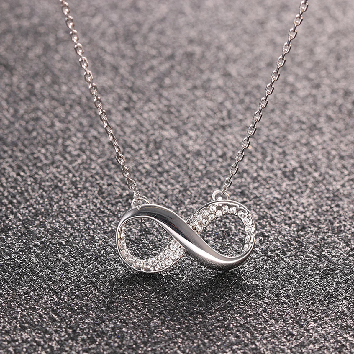 

High Quality SWA Elegant Woman 8 Shape Charm Pendant Necklace Fashion Jewelry