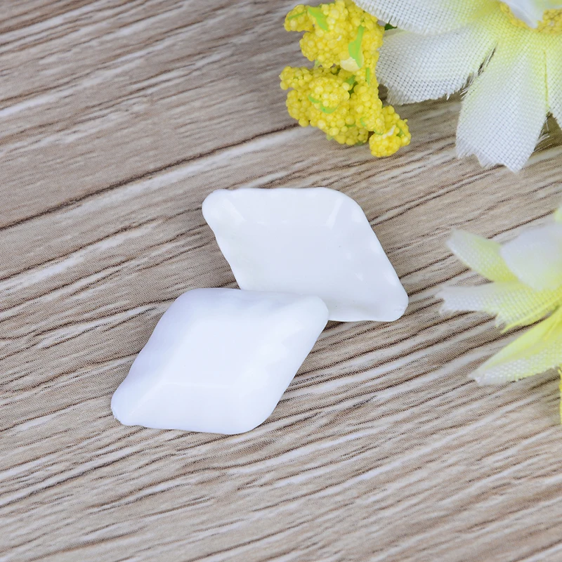 

8 Pieces Doll Trays Plates Mini Food White Dishes Tableware Dollhouse Miniature Dolls Accessories Kitchen Toys 2.8*1.5cm