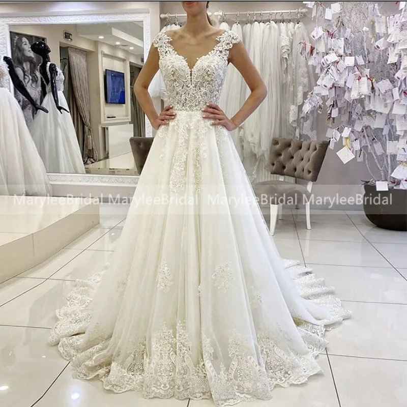 

Exquisite Lace Appliqued Tulle Wedding Dress With Cap Sleeves Elegant Sheer Scoop Neck Bridal Dresses Sweep Train robe de marie