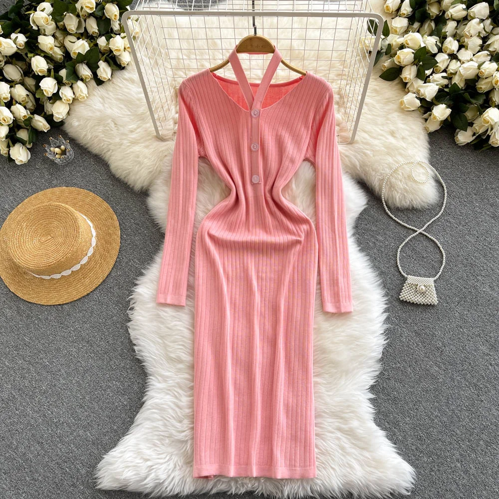 

Женское трикотажное платье-свитер с V-образным вырезом