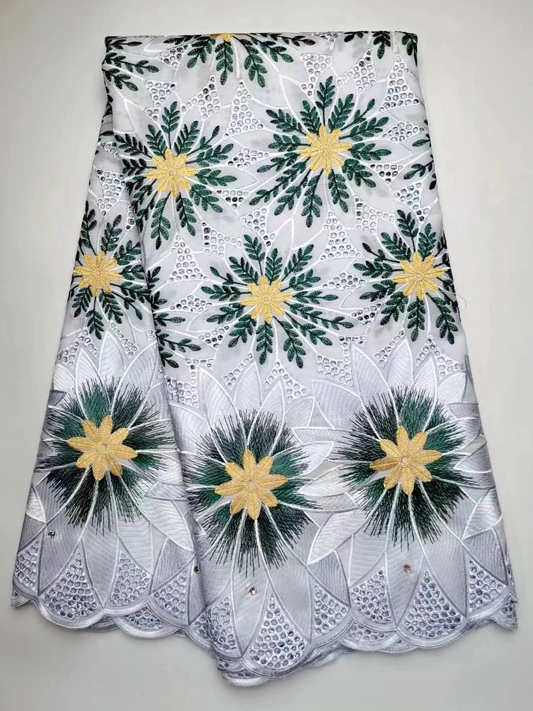 

Новейшая африканская кружевная ткань с вышивкой 2021, высокое качество, 100% хлопок, сухие кружева, швейцарская вуаль, кружева в Швейцарии для с...