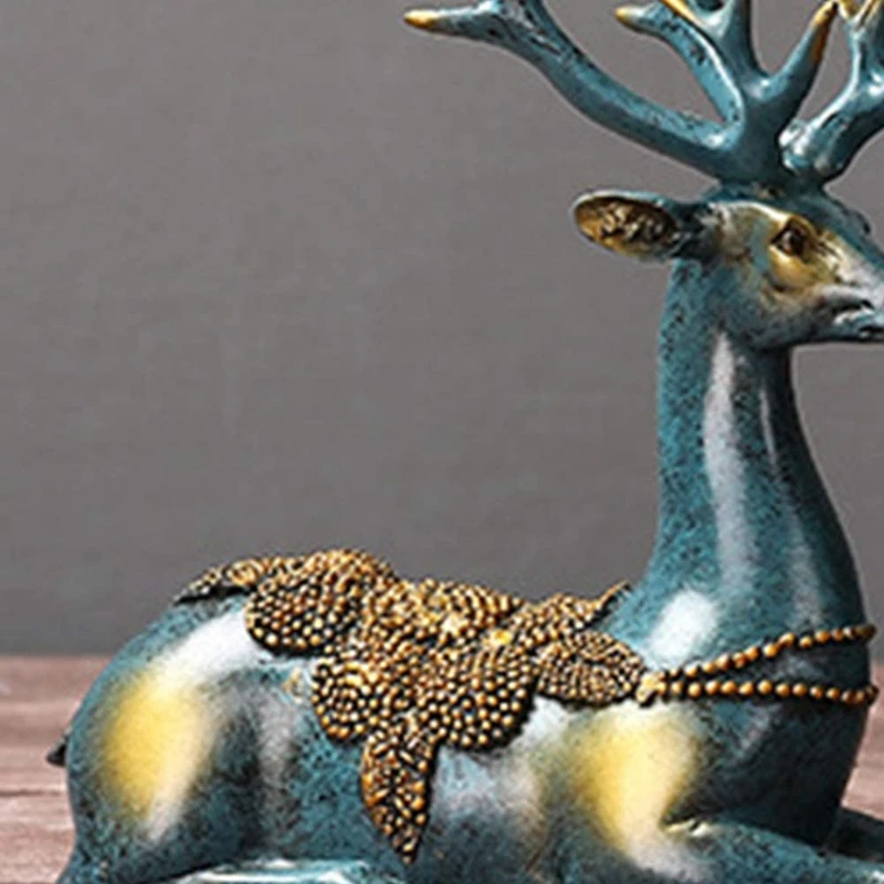 

2Pcs Holiday Reindeer Decor Reindeer Resin Sculpture Deer Figurine Statue Deer Figurine Collection Couple Deer Ornament